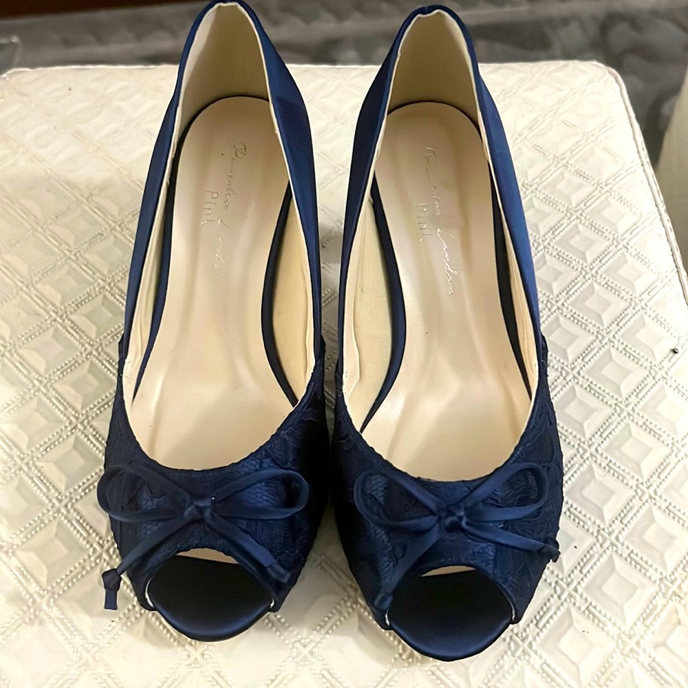 Blue satin with lace size 6 heels like new condition With leather soles